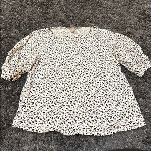 H&M White and Black Bell Sleeve Blouse